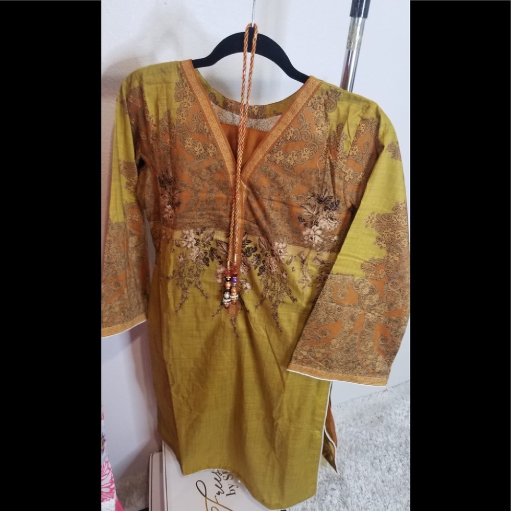 Pakistani Shalwar kameez ( small)